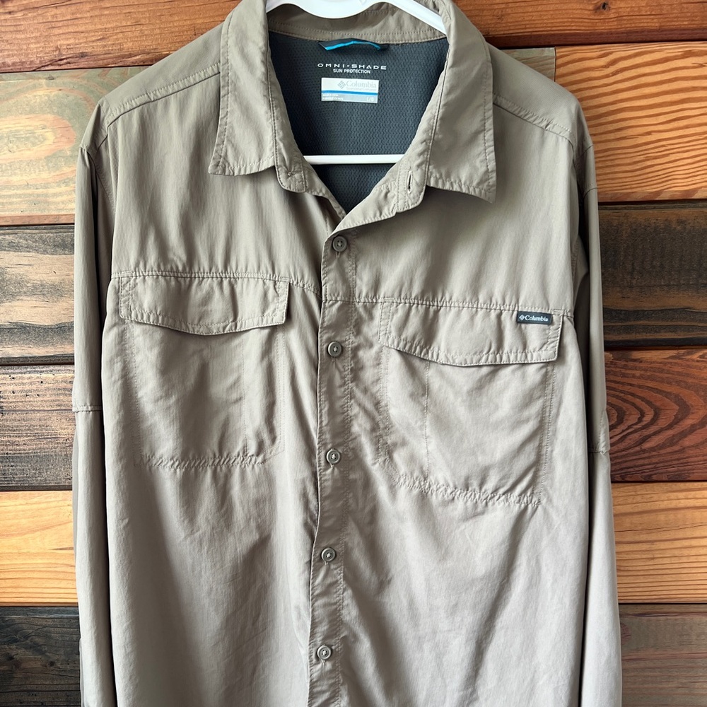 Columbia Omni-Shade Mens Button Down Shirt Dark Khaki Size Large